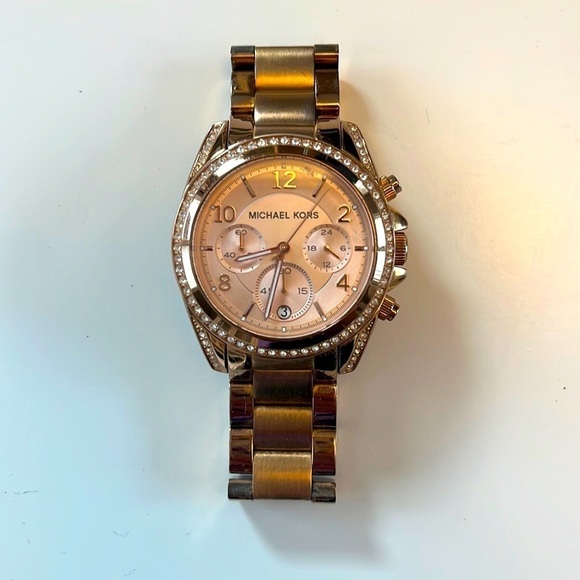 Michael Kors Rose Gold Watch - Picture 2 of 4